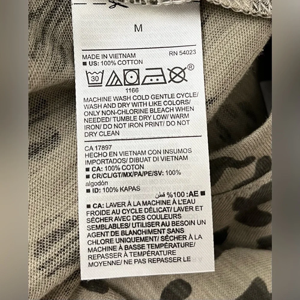 Women’s Old Navy T Shirt Taupe Putty Leopard Print Everywear Short Sleeve Tee M - Picture 5 of 6